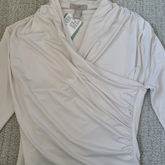 H & M Ruched Top - Picture 2 of 5